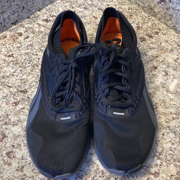 Reebok - Picture 2 of 5